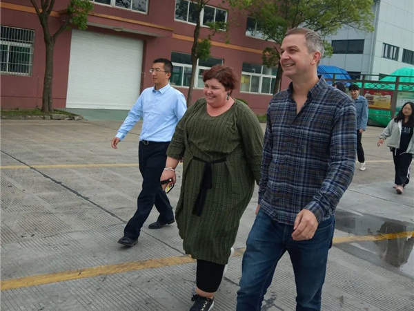 Foreign brand clients visit and exchange ideas at the group factory